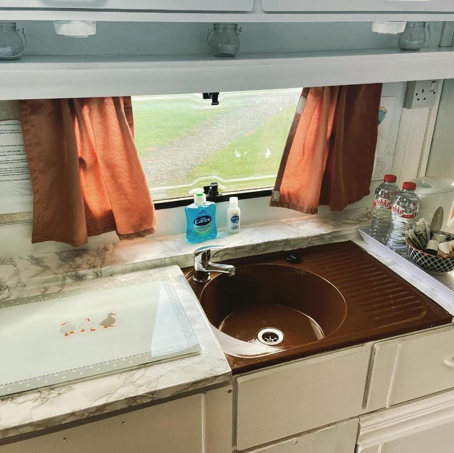 Cosy Caravan At Carrigeen Glamping Hotel Kilkenny Exterior foto